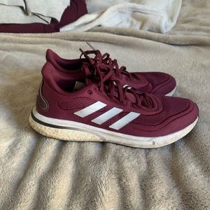 Womens Adidas maroon tennis shoes